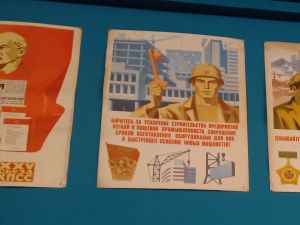 Propaganda poster at the Yerevan Soviet Club | Photo:  Insea Kiderlen